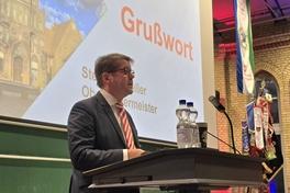 Oberbürgermeister Steffen Scheller hielt bei der Jahreshauptversammlung der Freiwilligen Feuerwehren ein Grußwort.