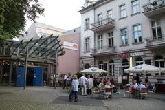 Theaterklause und Eingang des Brandenburger Theaters (Archivfoto Stadt Brandenburg an der Havel)
