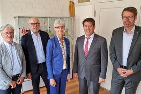 Oberbürgermeister Steffen Scheller hieß Rotary-Präsident Dr. Michael Kolkmann und weitere Club-Mitglieder im Rathaus willkommen.