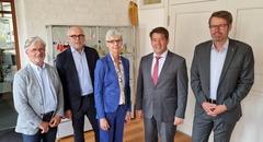 Oberbürgermeister Steffen Scheller hieß Rotary-Präsident Dr. Michael Kolkmann und weitere Club-Mitglieder im Rathaus willkommen.