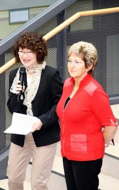 Projektleiterin und Oberbürgermeisterin bei der Eröffnung der Veranstaltung ...