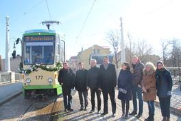 Modernisierte Straßenbahn auf den Namen „Karpfen“ getauft