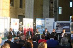 Podiumsdiskussion "Zukunftspotenziale der Metallregion Westbrandenburg" Wirtschaftsminister Ralf Christoffers, Prof. Dr.-Ing. Ulrich Berger (Clustersprecher Metall Brandenburg), Gerwin Cordes, Dr. Gerhard Richter (profil. metall Netzwerk Stahl- und Metallverarbeitung in Brandenburg und Berlin), Sven Weickert (ME-Netzwerk der Metall- und Elektroindustrie in der Hauptstadtregion), Prof. Dr.-Ing. Burghilde Wieneke-Toutaoui, (Präsidentin der Fachhochschule Brandenburg und Moderator Dr. Manfred Wäsche (Kommissarischer Hauptgeschäftsführer der IHK Potsdam)