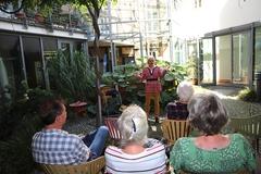 Karin Warnken erzählte im Lesehof der Fouqué-Bibliothek.