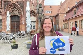 Vanessa Vollenschier vor dem Rathaus