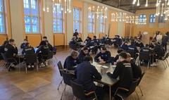 Auch interkulturelles Lernen gehört zum Turnier-Programm, wie hier im Rolandsaal des Altstädtischen Rathauses.