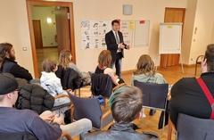 Oberbürgermeister Steffen Scheller nimmt sich wieder Zeit, um mit Kindern und Jugendlichen der Stadt ins Gespräch zu komm