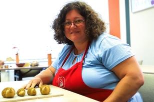 Künstlerin Kathleen mag vor allem Igel und Schmetterlinge als Motiv.