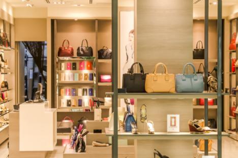 Boutique durchs Schaufenster