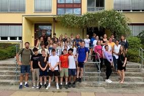 Gruppenbild vor der Otto-Tschirch Oberschule