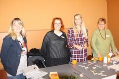 Gabriele Bischoff vom Jobcenter mit Nancy Stage, Tabea Saikin und Kerstin Hölzig, Leiterin der Frauenschutzeinrichtung.