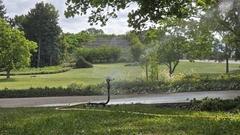 Vor dem großen Besucherandrang wird das Grün auf dem Marienberg noch einmal kräftig gewässert.