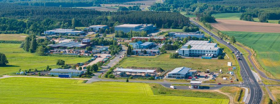 Gewerbegebiet Schmerzke an der B102 Ortsumfahrung und Rietz öst Luftbild vom Industrie- und Gewerbegebiet Schmerzke