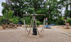 Der Piratenspielplatz am Heinrich-Heine-Ufer ist wieder einsatzbereit.