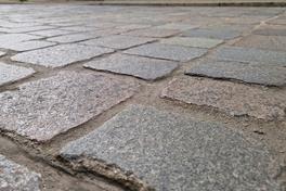 Geschnittenes Pflaster in gebundener Bauweise ist geräuschärmer und gut für Fahrradfahrer, aber auch aufwendiger in der Erhaltung.