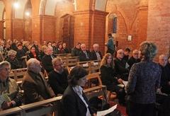 Oberbürgermeisterin Dr. dietlind Tiemann liest den Namen eines Opfers vor