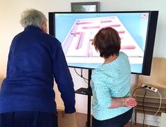 Senioren an einem Bildschirm