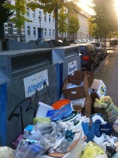 illegale Müllablagerungen an den Depot-Containern sollen beseitigt werden