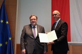 Rechtsanwalt Uwe Böhrensen wurde von Ministerpräsident Dietmar Woidke mit dem Landesverdienstorden ausgezeichnet.