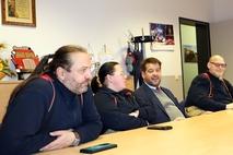 Steffen Scheller im Gespräch mit Kameraden.