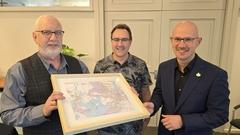 Die Gartenfreunde Fred Schenk und Maik Görke zu Gast bei Oberbürgermeister Daniel Keip.