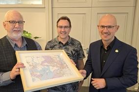 Die Gartenfreunde Fred Schenk und Maik Görke zu Gast bei Oberbürgermeister Daniel Keip.