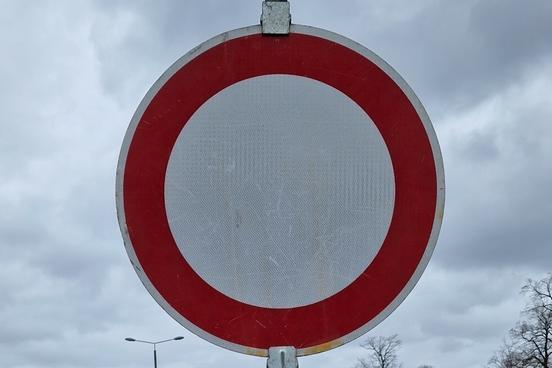 "Durchfahrt verboten" gilt ab Freitag, 23.02.2024, ab 18:00 Uhr, für beide Fahrtrichtungen der Potsdamer Straße.
