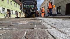 Das Ergebnis nach dem Schleifen. Getrocknet färbt sich der Stein vorerst weiß.