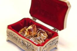 Märchenlesung mit einer Goldfee in der Kinderbibliothek