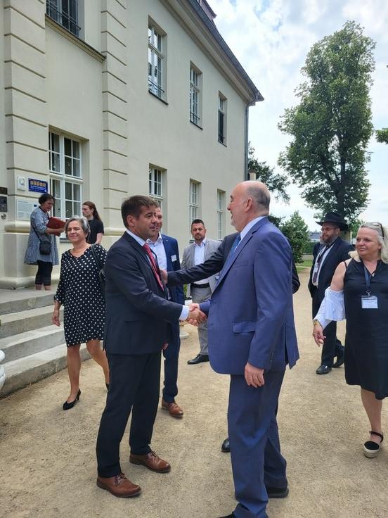 Oberbürgermeister Steffen Scheller begrüßt den israelischen Botschafter S.E. Prof. Ron Prosor