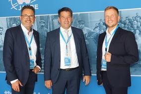 OB Scheller mit den Firmenchefs Oliver und Sebastian Windeck.