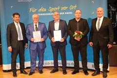 Steffen Scheller und Gerd Wartenberg mit Michael Kenzler, Uwe Steinhäuser und Michael Baum vom regattateam.