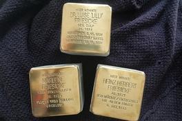 "Ein Stein. Ein Name. Ein Mensch." Die drei Stolpersteine sind vom Künstler Gunter Demnig gestaltet (Foto: Stadtmuseum Brandenburg an der Havel).