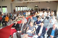 Mitschüler, Eltern und Lehrer kamen zum Festakt.