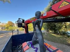 Die Undine-Skulptur zieht um.