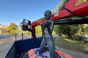Die Undine-Skulptur zieht um.