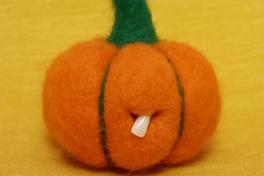 Ein Kürbis aus Filz