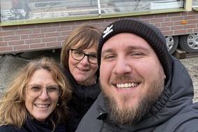 StWB-Pressesprecherin HeideTraemann (links), Integrationsbeauftragte Katrin Tietz und Tobias Borchers begleiten die Aktion "Stille Stunden"