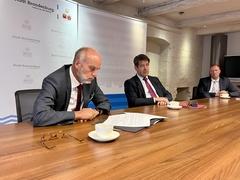 Im Rahmen der Übergabe wurde auch über die weithin sichtbare positive Entwicklung der Havelstadt gesprochen.