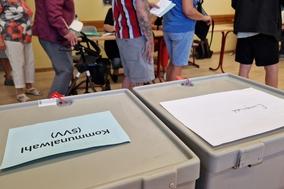 Der Andrang in den Wahllokalen der Stadt war groß. Um 18:00 Uhr schlossen die Wahlstuben und das Auszählen der Stimmen hat begonnen.