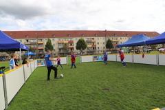 Ein Fußballturnier gibt es auch.