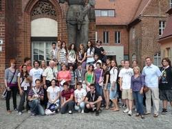 Gruppenfoto vor dem Rathaus