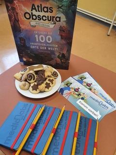 Kekse und Infomaterial