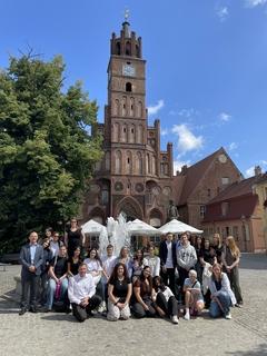 Gruppenbild vor dem Altstädtischen Rathaus