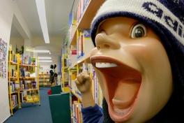 Märchenlesung mit einer Pfauen-Prinzessin