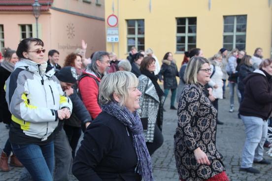 ONE BILLION RISING! Tanz-Flashmob in Brandenburg an der Havel