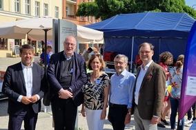 Bereit für den Bürgerdialog: Oberbürgermeister Steffen Scheller und Wissenschaftler.