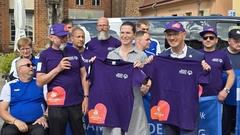 Und T-Shirts gab's für alle Involvierten.