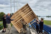 Viele Elemente werden mit vereinten Kräften gestemmt.