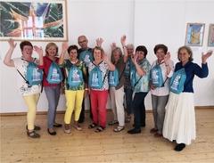 9 Tänzerinnen und 1 Tänzer der VHS-Tanzgruppe